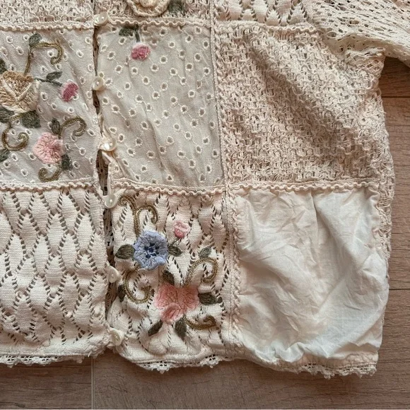 Vintage 90s embroidered crocheted quilt patchwork button down short sleeve top! - Picture 7 of 10